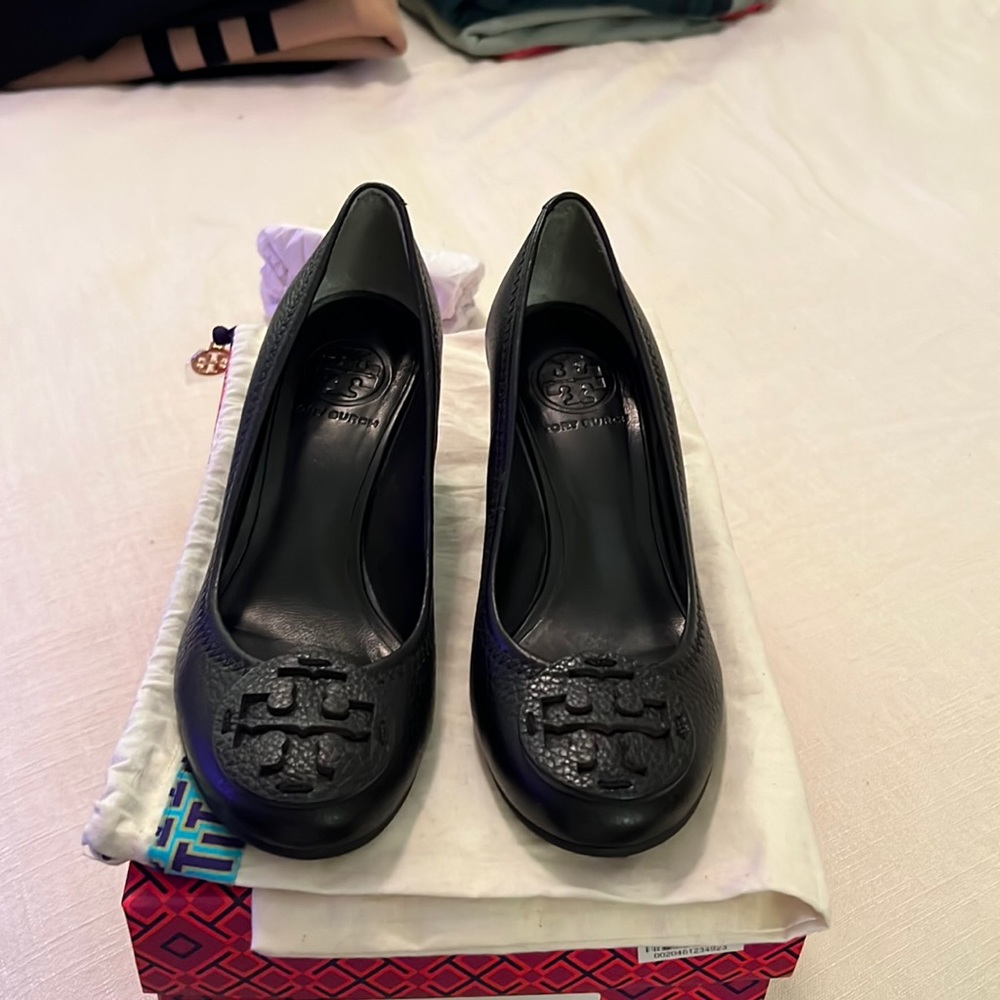 Gently worn Tory Burch Sally tumbled leather wedges